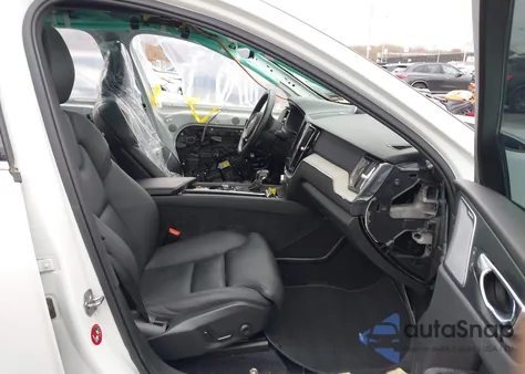 2018 Volvo Xc60 T6 Inscription z USA, uszkodzony, nr VIN YV4A22RL7J1036736